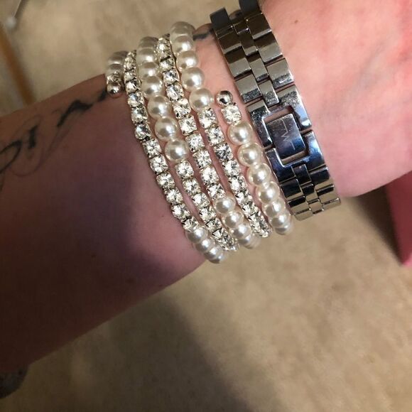 Silver Wittnauer Ladies Watch w/ Black Face - Picture 2 of 3